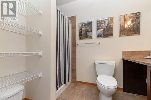 809 7Th  Avenue Unit# 211, Invermere, BC - Indoor Photo Showing Bathroom