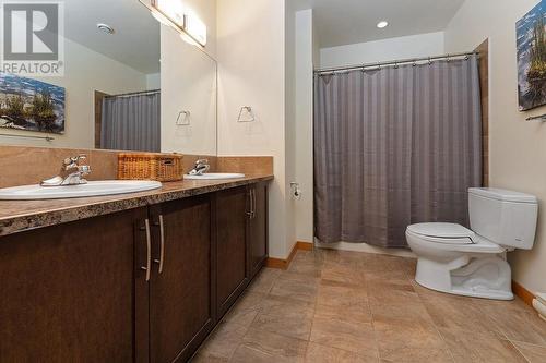 809 7Th  Avenue Unit# 211, Invermere, BC - Indoor Photo Showing Bathroom