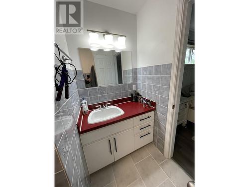 2039 Walnut Drive, Terrace, BC - Indoor Photo Showing Bathroom