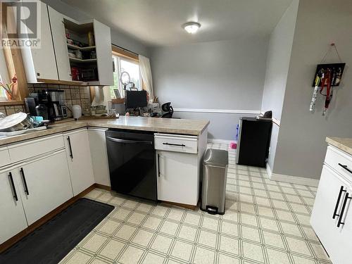 2039 Walnut Drive, Terrace, BC - Indoor Photo Showing Kitchen
