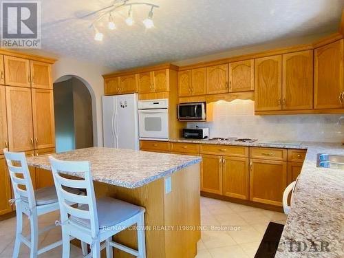 1515 West Street, Hearst, ON - Indoor Photo Showing Kitchen With Double Sink