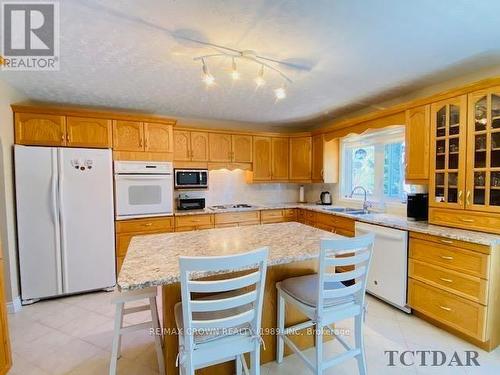 1515 West Street, Hearst, ON - Indoor Photo Showing Kitchen With Double Sink