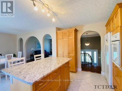 1515 West Street, Hearst, ON - Indoor Photo Showing Kitchen