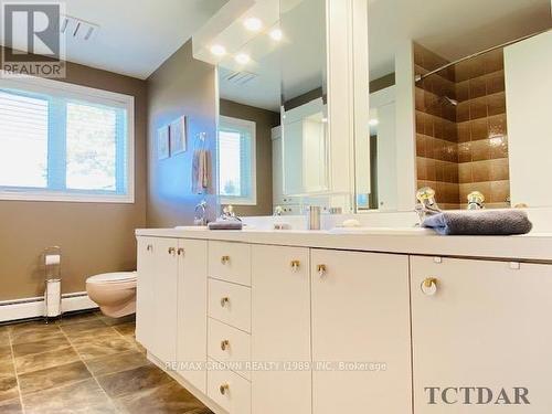 1515 West Street, Hearst, ON - Indoor Photo Showing Bathroom