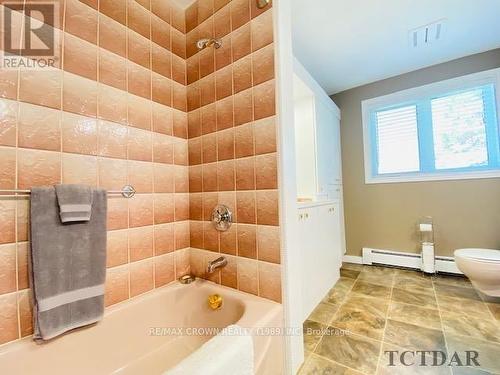 1515 West Street, Hearst, ON - Indoor Photo Showing Bathroom