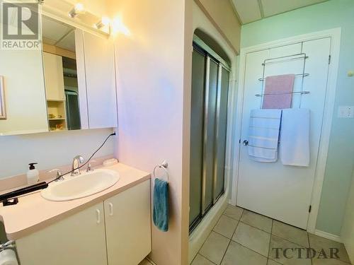 1515 West Street, Hearst, ON - Indoor Photo Showing Bathroom