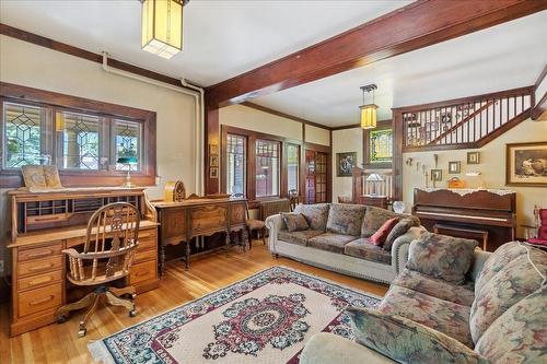 702 Mill Street, Nelson, BC - Indoor Photo Showing Living Room