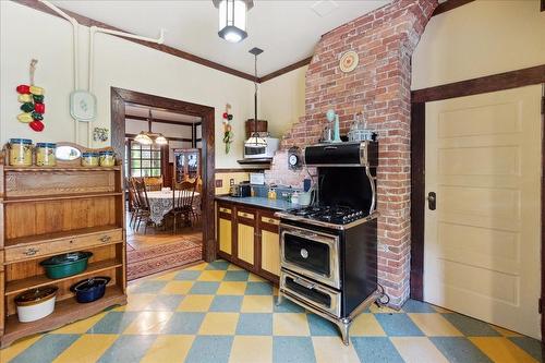 702 Mill Street, Nelson, BC - Indoor Photo Showing Other Room