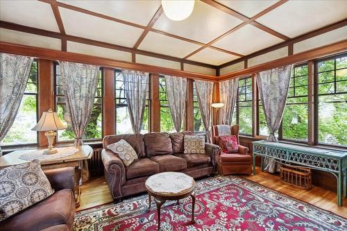 702 Mill Street, Nelson, BC - Indoor Photo Showing Living Room