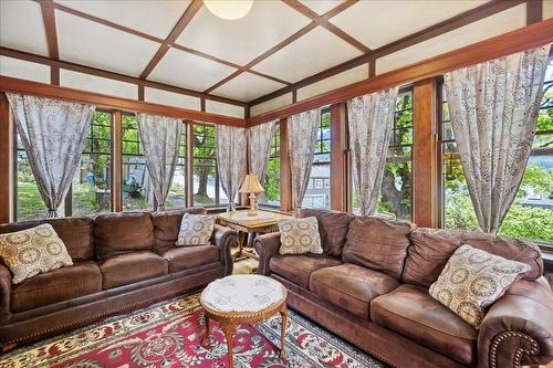 702 Mill Street, Nelson, BC - Indoor Photo Showing Living Room