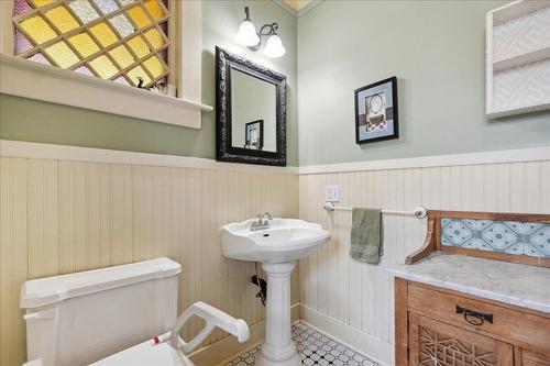 702 Mill Street, Nelson, BC - Indoor Photo Showing Bathroom