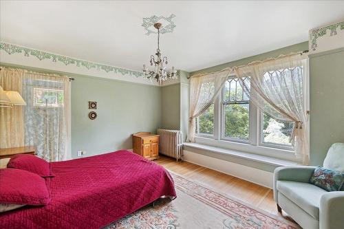 702 Mill Street, Nelson, BC - Indoor Photo Showing Bedroom