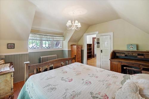 702 Mill Street, Nelson, BC - Indoor Photo Showing Bedroom