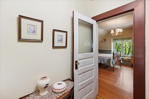 702 Mill Street, Nelson, BC - Indoor Photo Showing Bathroom