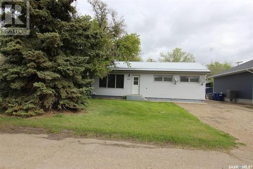 419 Railway Street, Eastend, SK - Outdoor