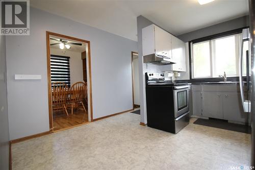 419 Railway Street, Eastend, SK - Indoor Photo Showing Kitchen