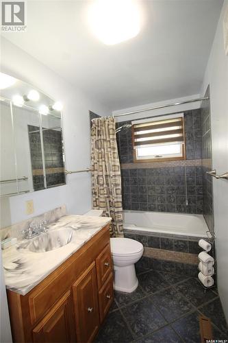 419 Railway Street, Eastend, SK - Indoor Photo Showing Bathroom