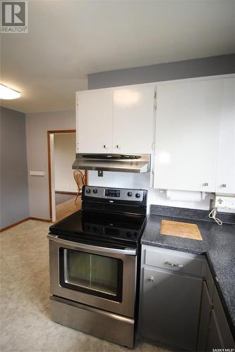 419 Railway Street, Eastend, SK - Indoor Photo Showing Kitchen With Stainless Steel Kitchen