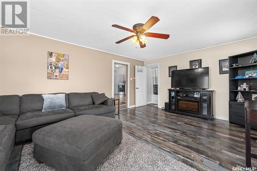 806 Stadacona Street W, Moose Jaw, SK - Indoor Photo Showing Living Room
