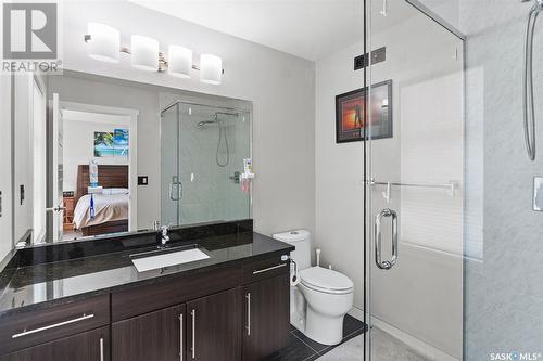 733 5Th Street E, Saskatoon, SK - Indoor Photo Showing Bathroom