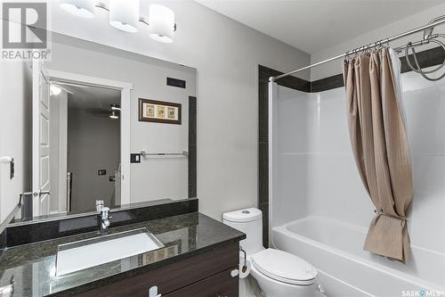 733 5Th Street E, Saskatoon, SK - Indoor Photo Showing Bathroom