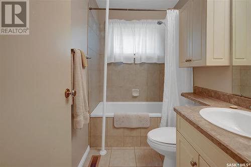 2820 Wascana Street, Regina, SK - Indoor Photo Showing Bathroom