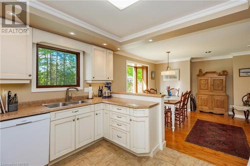 11 Robert Street, Sundridge, ON - Indoor Photo Showing Kitchen With Double Sink