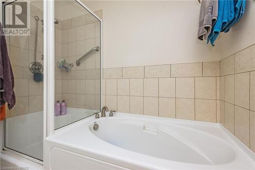 11 Robert Street, Sundridge, ON - Indoor Photo Showing Bathroom