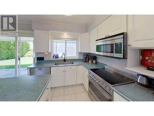 9405 Spartan Drive, Osoyoos, BC - Indoor Photo Showing Kitchen