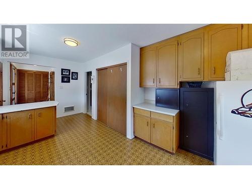 9405 Spartan Drive, Osoyoos, BC - Indoor Photo Showing Kitchen