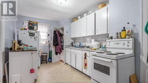 2332 Howard, Windsor, ON - Indoor Photo Showing Kitchen