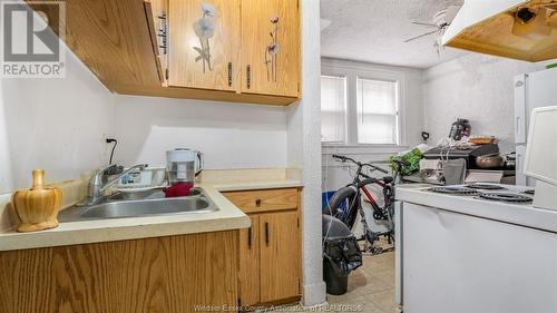 2332 Howard, Windsor, ON - Indoor Photo Showing Kitchen