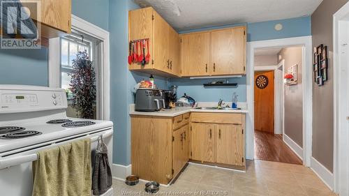 2332 Howard, Windsor, ON - Indoor Photo Showing Kitchen With Double Sink