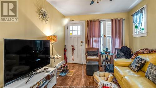 2332 Howard, Windsor, ON - Indoor Photo Showing Living Room