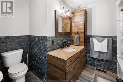52 Middle Side Road North, Amherstburg, ON - Indoor Photo Showing Bathroom