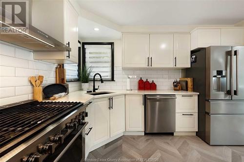 1019 Matthew Brady, Windsor, ON - Indoor Photo Showing Kitchen With Upgraded Kitchen