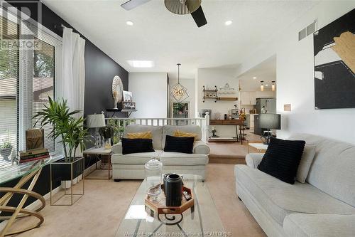 1019 Matthew Brady, Windsor, ON - Indoor Photo Showing Living Room