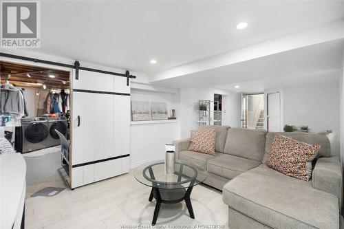 1019 Matthew Brady, Windsor, ON - Indoor Photo Showing Living Room