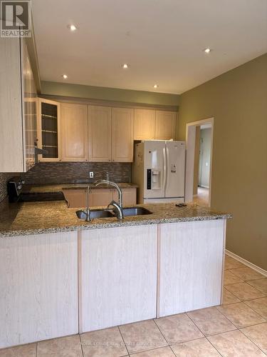 573 Kaiser Drive, Mississauga, ON - Indoor Photo Showing Kitchen