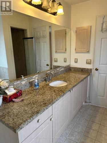 573 Kaiser Drive, Mississauga, ON - Indoor Photo Showing Bathroom