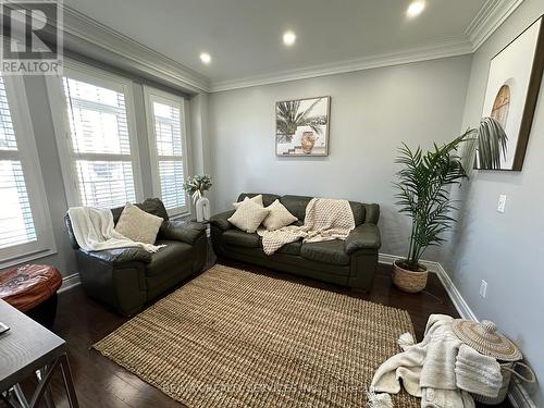 15 Riverglen Street, Brampton, ON - Indoor Photo Showing Living Room