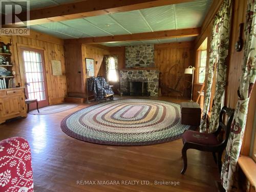 3079 Niagara Parkway, Fort Erie, ON - Indoor With Fireplace