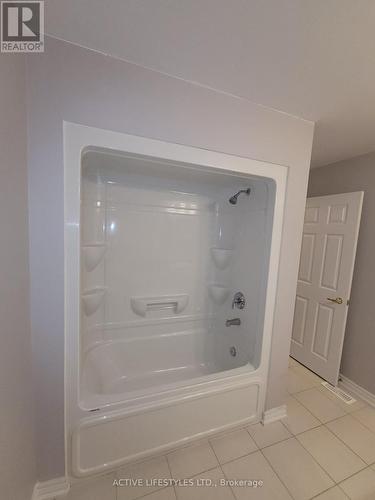 135 Stonebrook Way, Grey Highlands (Markdale), ON - Indoor Photo Showing Bathroom