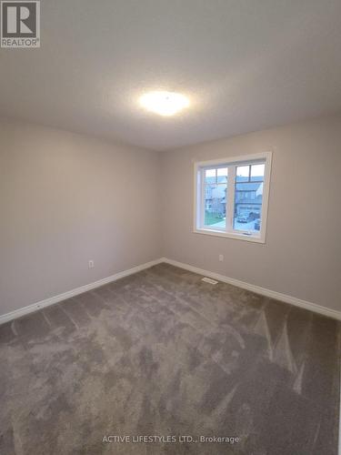 135 Stonebrook Way, Grey Highlands (Markdale), ON - Indoor Photo Showing Other Room