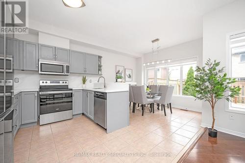 3120 Wrigglesworth Crescent, Mississauga, ON - Indoor Photo Showing Kitchen