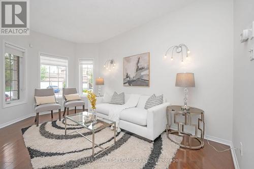 3120 Wrigglesworth Crescent, Mississauga, ON - Indoor Photo Showing Living Room
