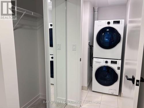 306 - 2 Augusta Avenue, Toronto, ON - Indoor Photo Showing Laundry Room