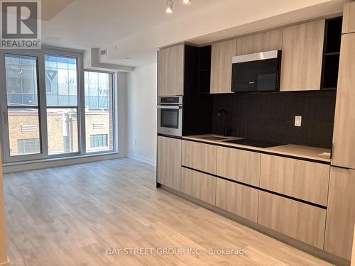 306 - 2 Augusta Avenue, Toronto, ON - Indoor Photo Showing Kitchen