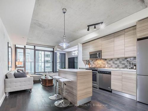 318-111 Bathurst St, Toronto, ON - Indoor Photo Showing Kitchen With Stainless Steel Kitchen With Upgraded Kitchen