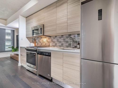 318-111 Bathurst St, Toronto, ON - Indoor Photo Showing Kitchen With Stainless Steel Kitchen With Upgraded Kitchen